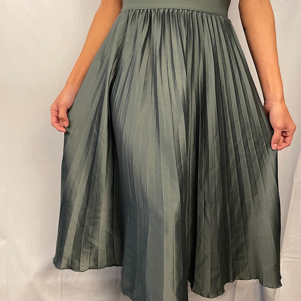 H&M Sage Green Pleated Skirt